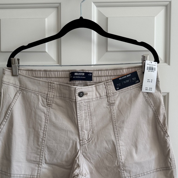 Hollister Light Tan Cargo Pants NWT - Picture 2 of 3